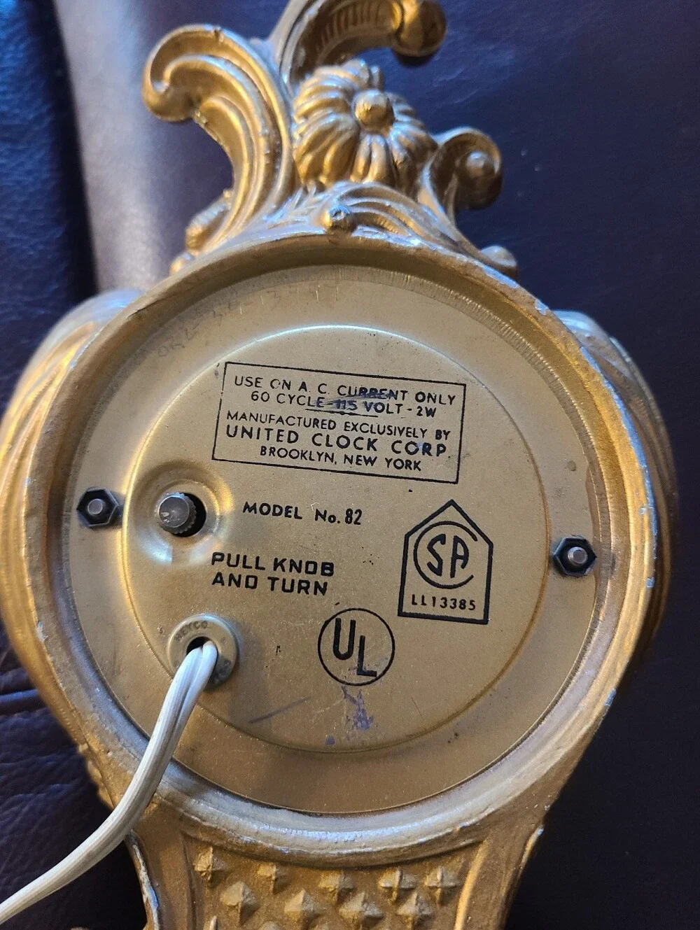 Vintage United Clock Corp Electric Model 82 Cast Metal Mantle Clock - Working